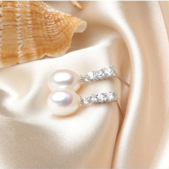 Beautiful Freshwater Pearl Earrings - Picture 4 of 4